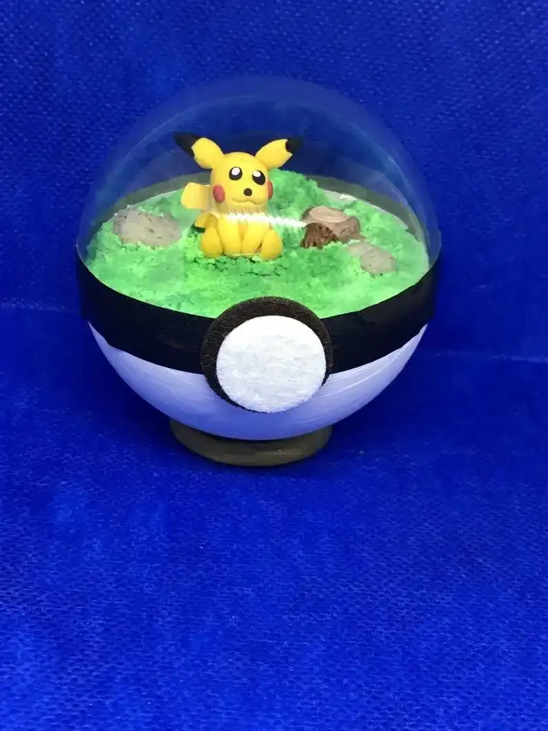 Mew en pikachu pokeball terrariums