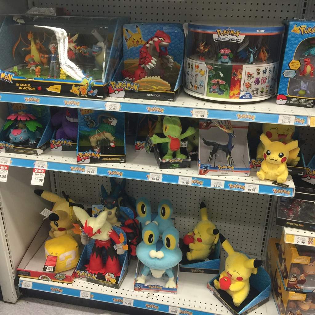 Pokemon having a ComeBack at Toys R US!!!!